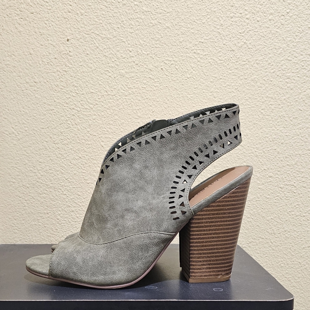 Stylish Gray Women's Peep-Toe Shoes - Picture 2 of 7